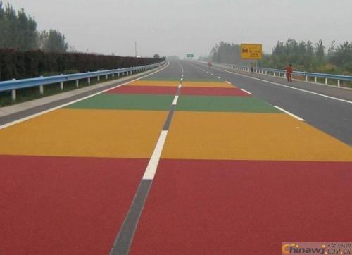 如何选择合适彩色防滑路面粘合剂